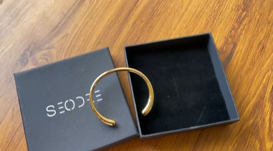 Customer photo review of Irregular Elegance - 18K PVD Gold Plated