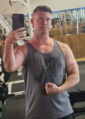Customer photo review of BRODELO Tank Top