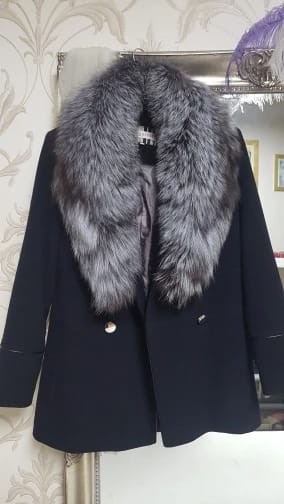 Customer photo review of Real Fox Fur Collar Scarf City-Luxe Winter Wrap — Black | KIMLUD