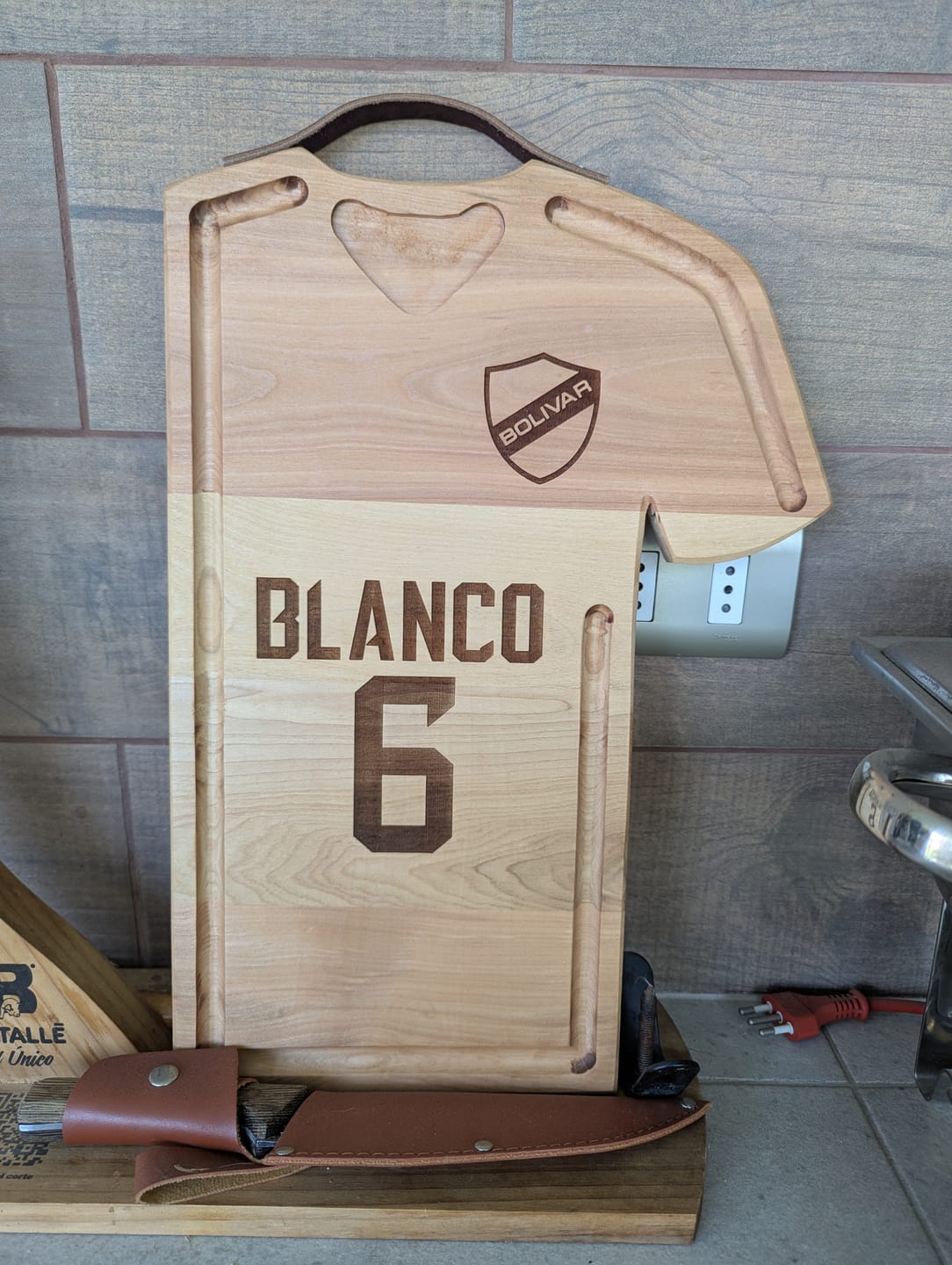 Customer photo review of Tabla Futbol Personalizada