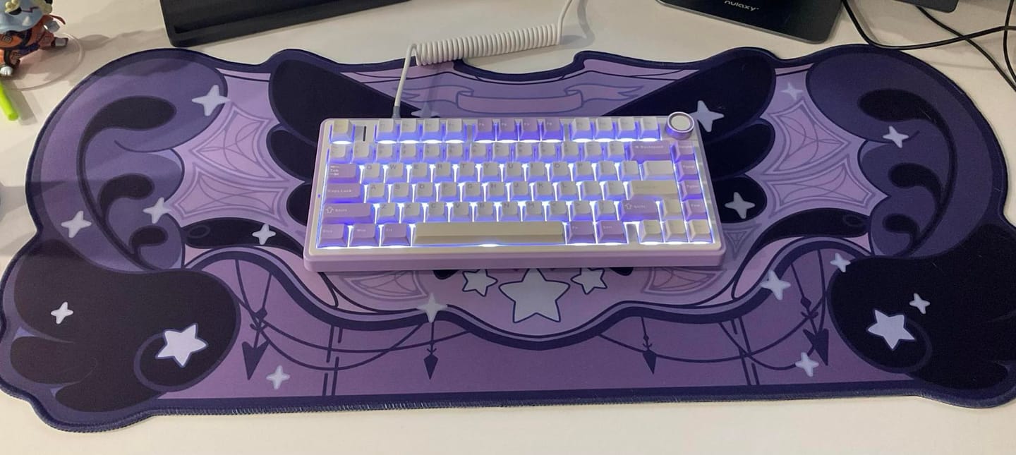 Customer photo review of GeekShare Dark Star Wings Mouse Pad