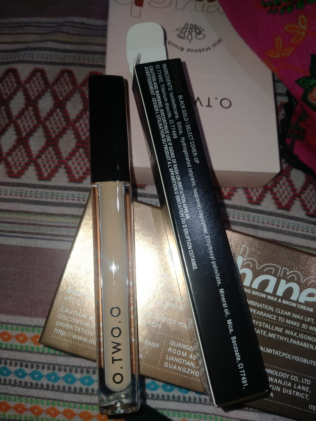 Customer photo review of O.TWO.O LIGHTWEIGHT AND SEAMLESS CONCEALER
