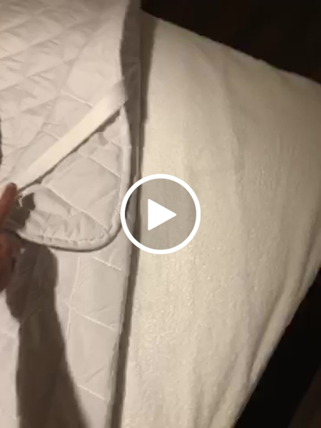 Customer video review of Fiber Mattress Protector- 4 Rubber Bands