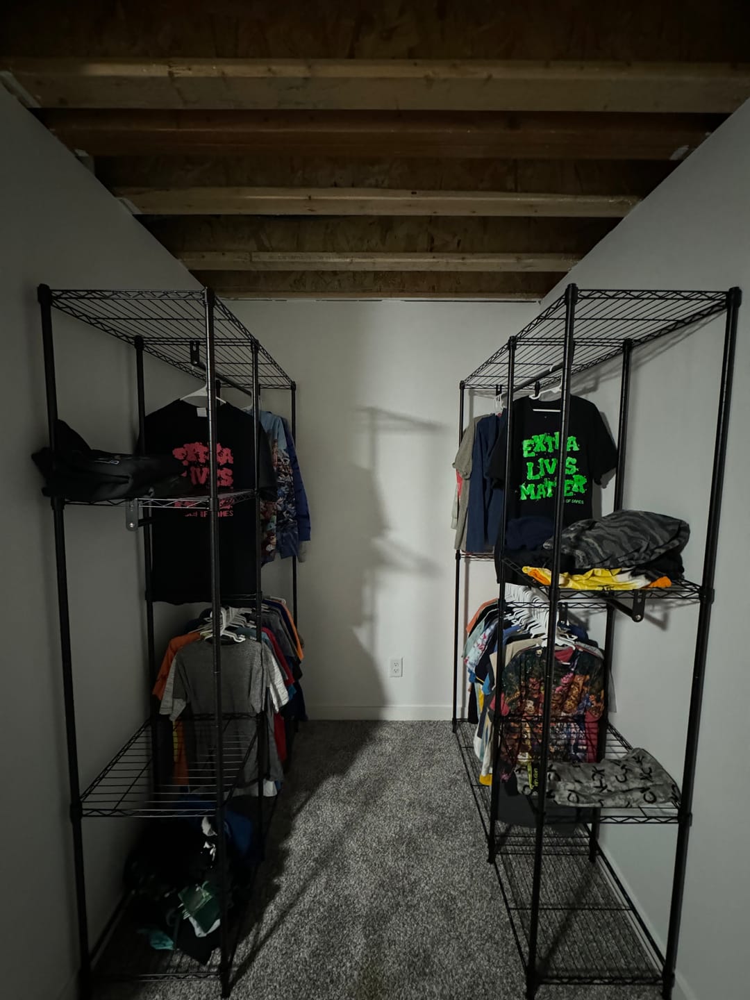 Customer photo review of Raybee Heavy Duty Portable Clothes Rack With Wheels,Clothing Rack For Hanging,Garment Rack For Bedroom