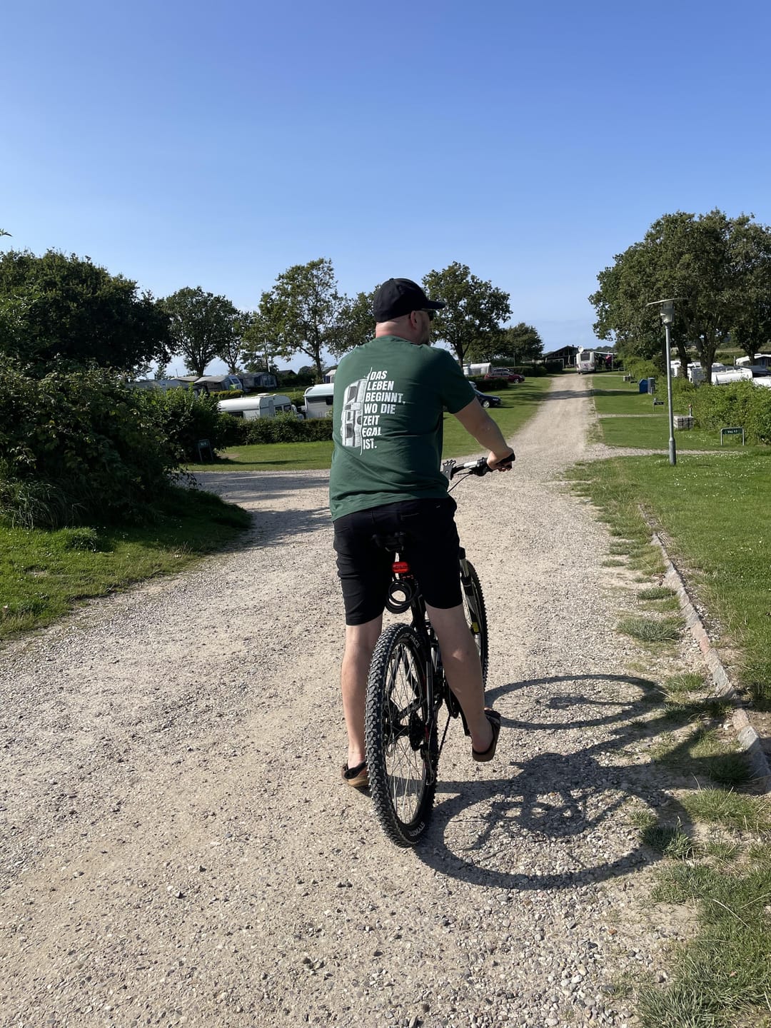 Customer photo review of Camping ist Zeitlos - Herren Camping T-Shirt - Wohnwagen