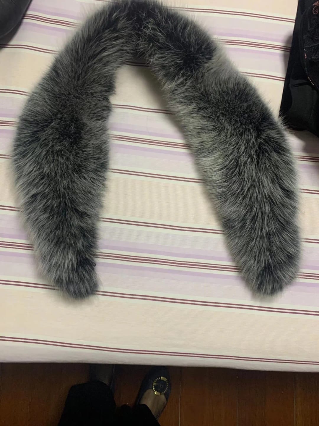 Customer photo review of Real Fox Fur Collar Scarf City-Luxe Winter Wrap — Black | KIMLUD