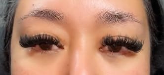 Customer photo review of Veyes Cashmere Luxe Lashes