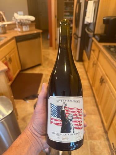 Customer photo review of 'Never Surrender' 2014 Vintage Pinot Noir