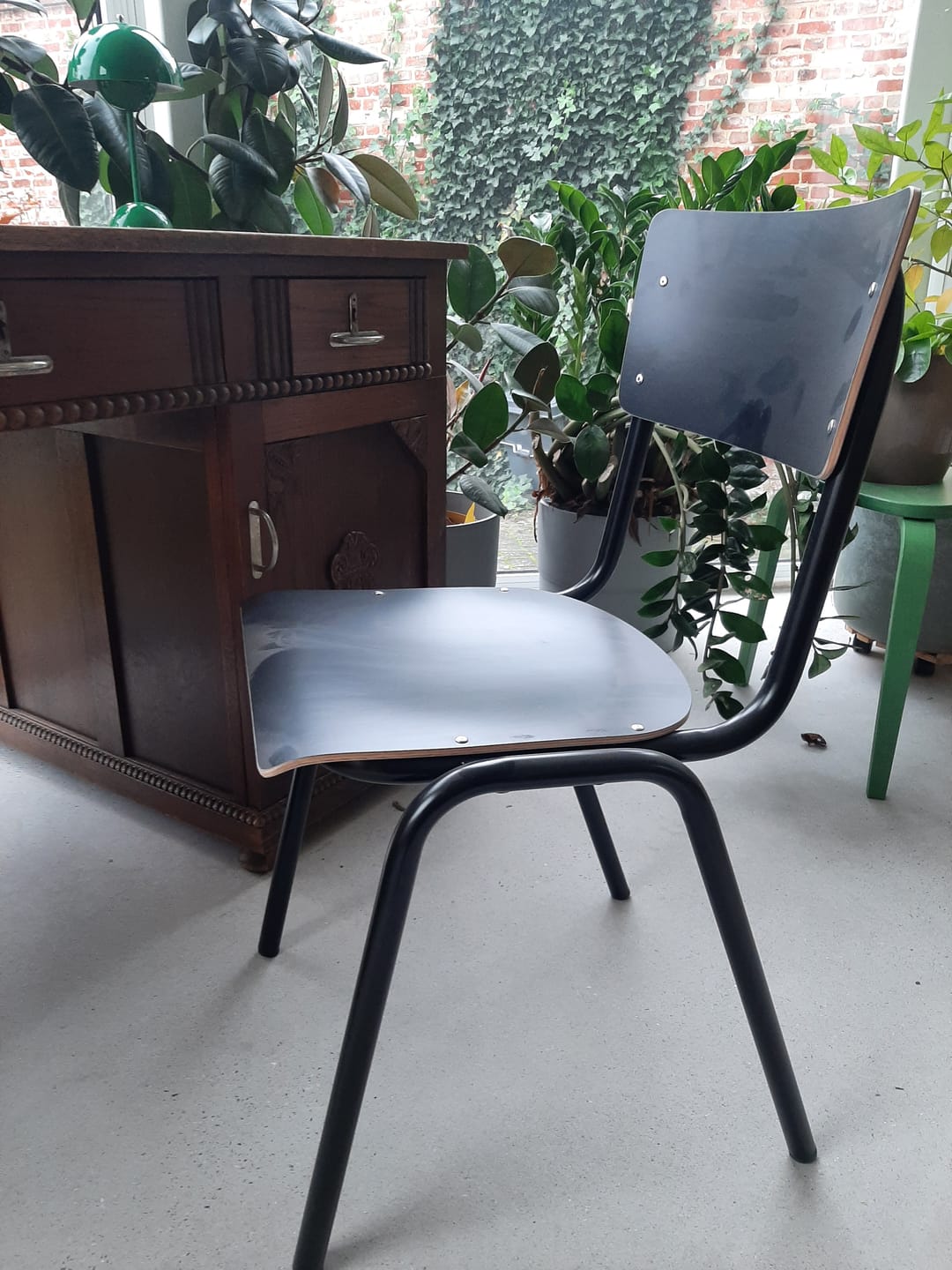 Customer photo review of Workliving School Eetkamerstoel - Houten Design Zwart