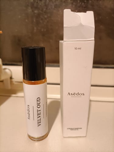 Customer photo review of VELVET OUD PERFUME OIL