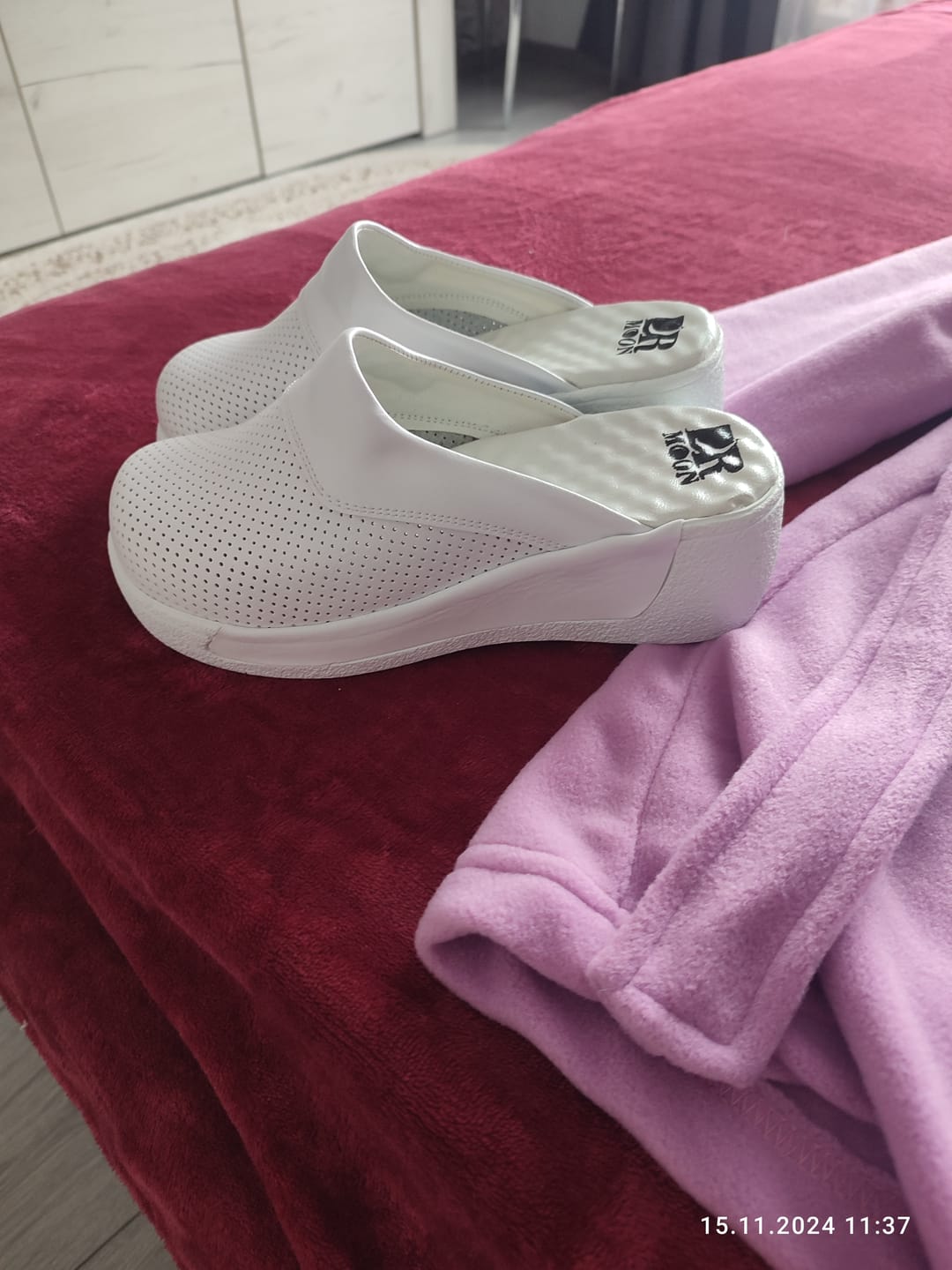 Customer photo review of Saboti medicinali ortopedici femei - Model confort Clasic alb