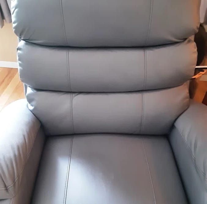 Customer photo review of Homrest Power Lift Recliner Chair with Massage & Heat, Cup Holders & USB Port, Blue