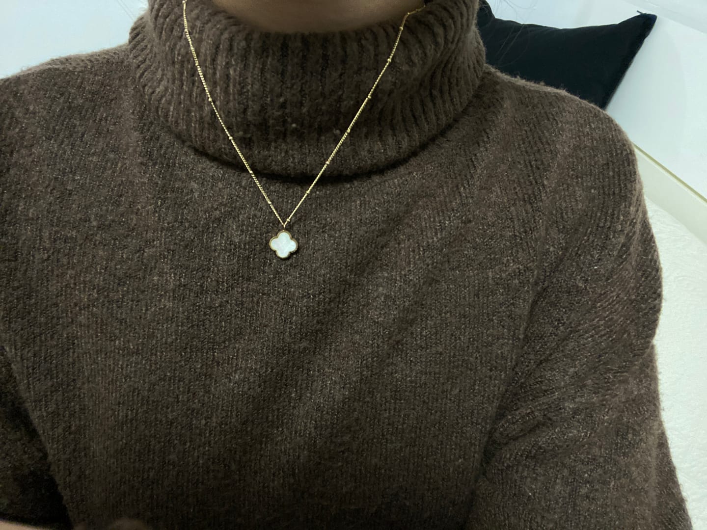 Customer photo review of Perlmutt Lucky Leaf Kette 14K Vergoldet