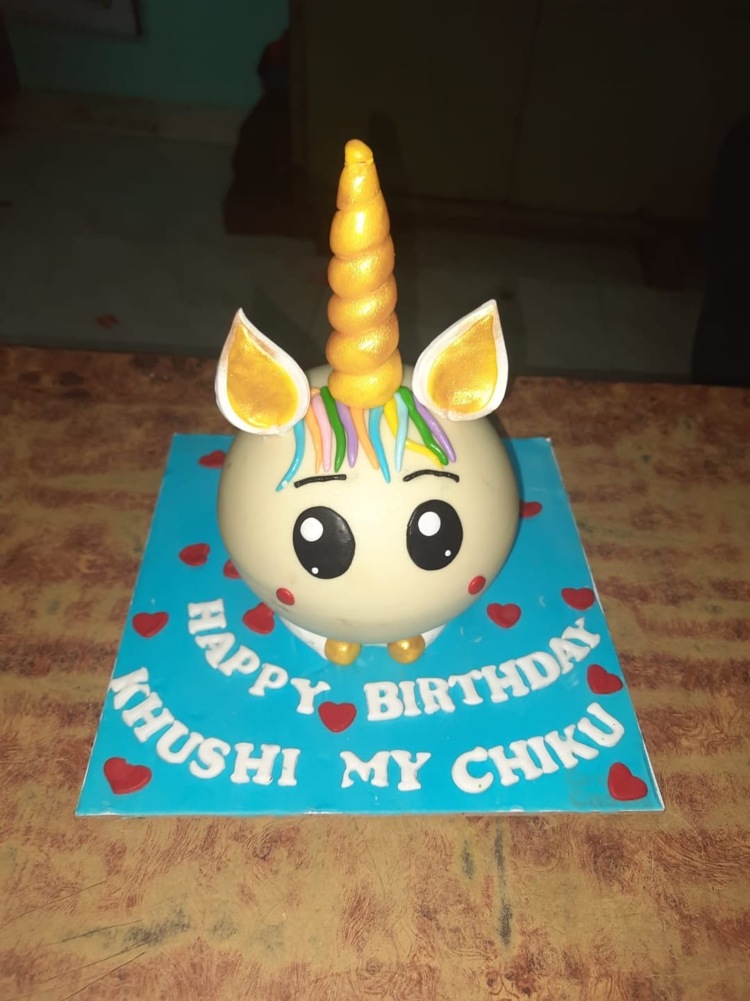 Customer photo review of Unicorn Round Pinata Cake