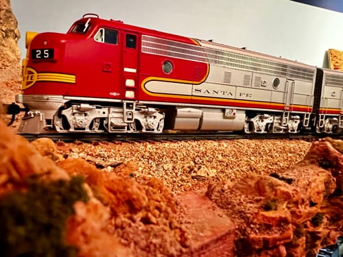 Customer photo review of BLI 8160 EMD F3 A/B Set, ATSF 25L/25A, Warbonnet Scheme, 1960's Configuration, A-unit Paragon4 Sound/DC/DCC, Unpowered B, HO