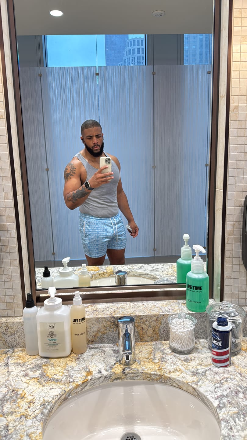Customer photo review of Mesh Shorts 4" Inseam - UNC Blue