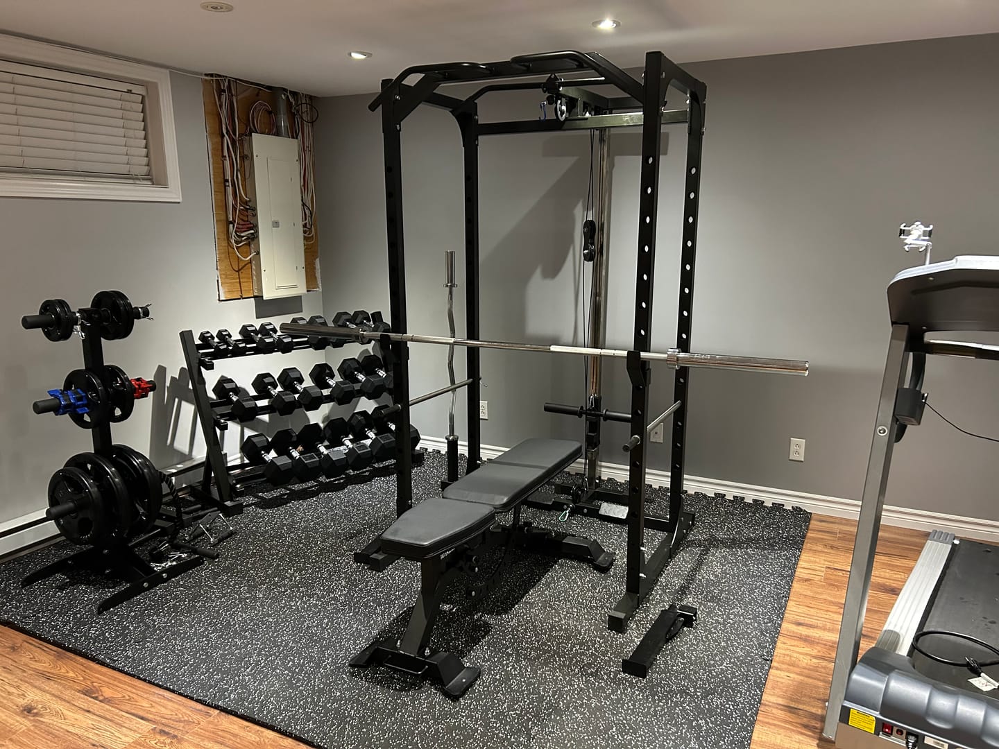 Customer photo review of Power rack Cage de musculation avec poulie haute et basse et accessoires