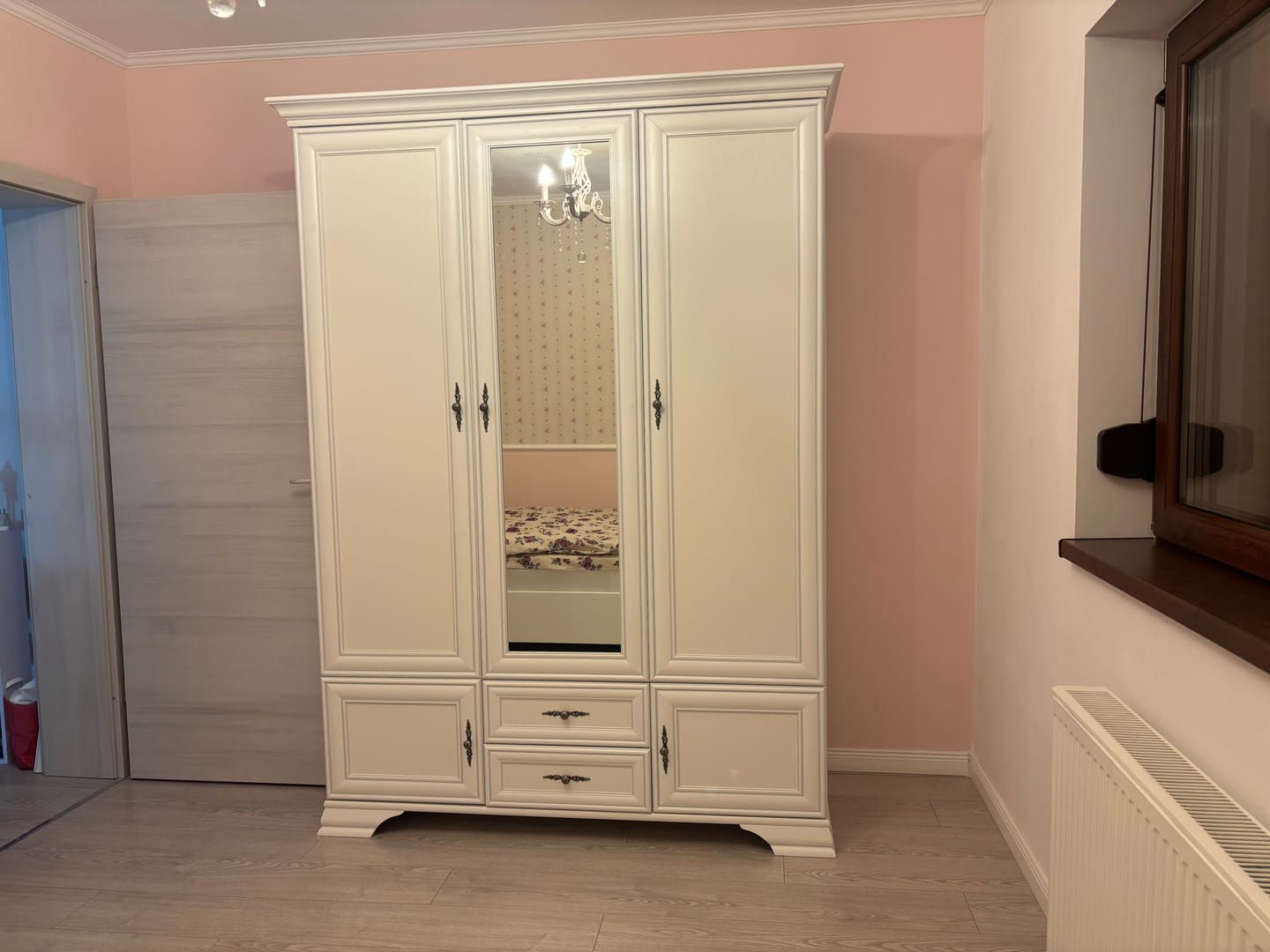 Customer photo review of Dulap IDENTO, alb, PAL, cu 5 usi si 2 sertare, 156x61x217 cm