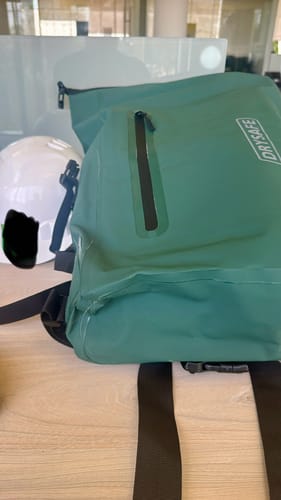 Customer photo review of Mochila Outdoor PUELO 25 Lts 100% Impermeable DRYSAFE Verde Petróleo