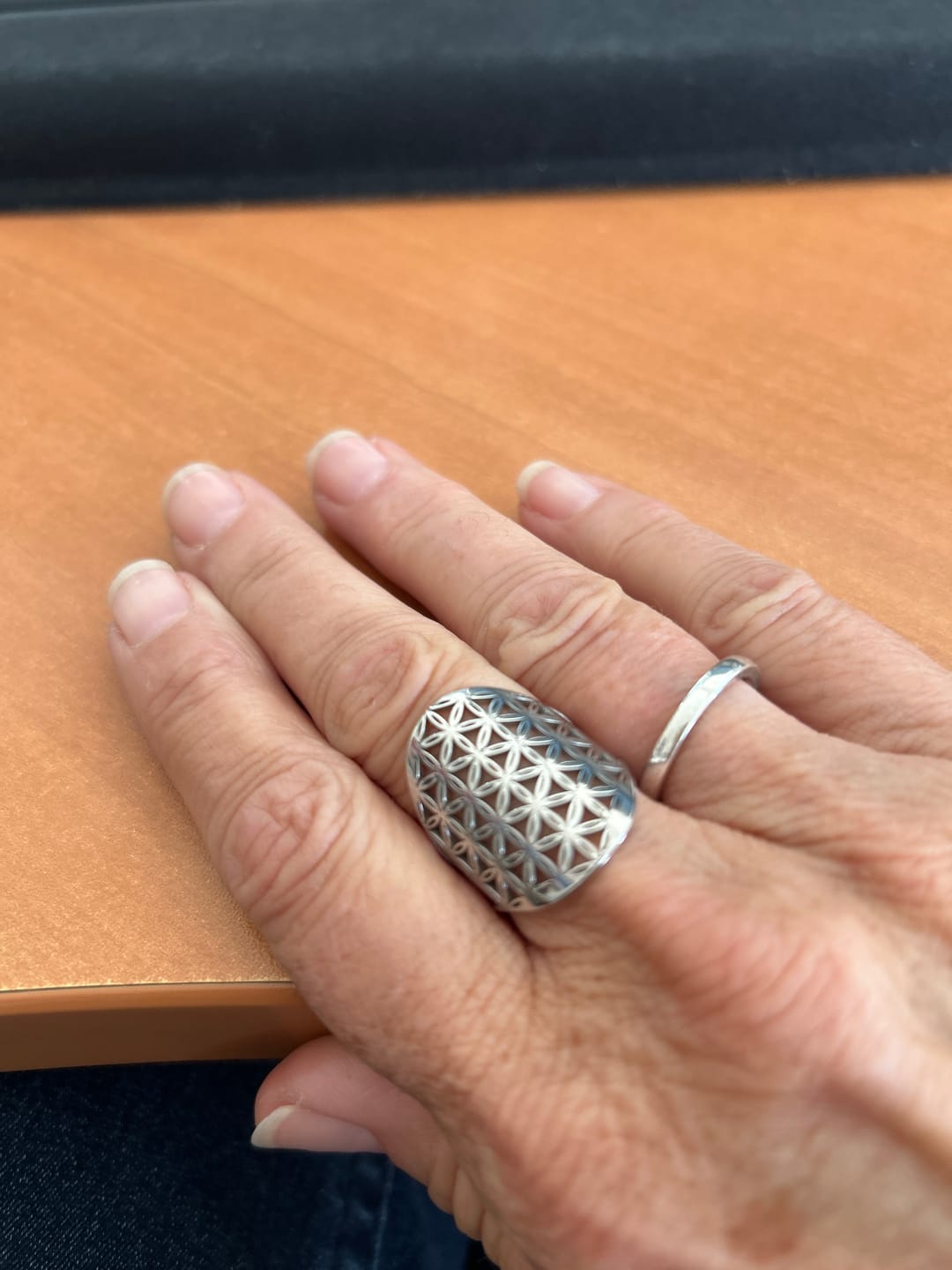Customer photo review of Bague Ajustable "Fleur de Vie"