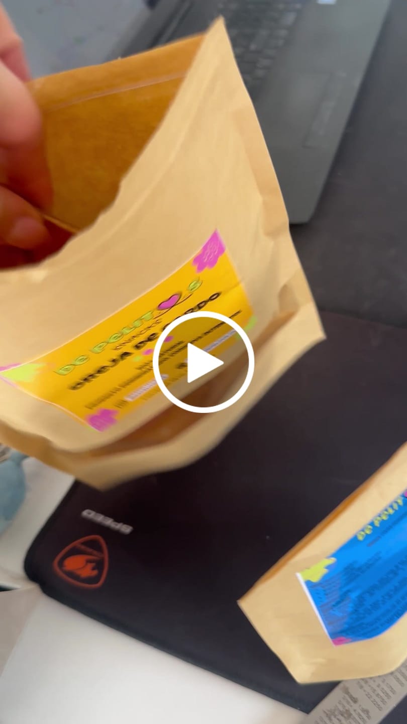 Customer video review of Patas de pollo