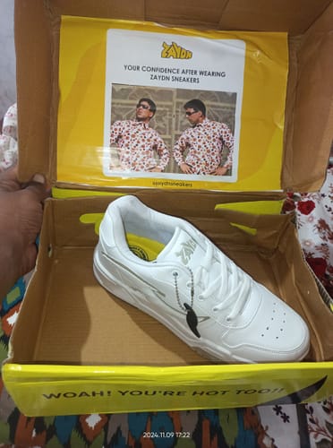Customer photo review of ZEN Sun White Men's casual sneaker
