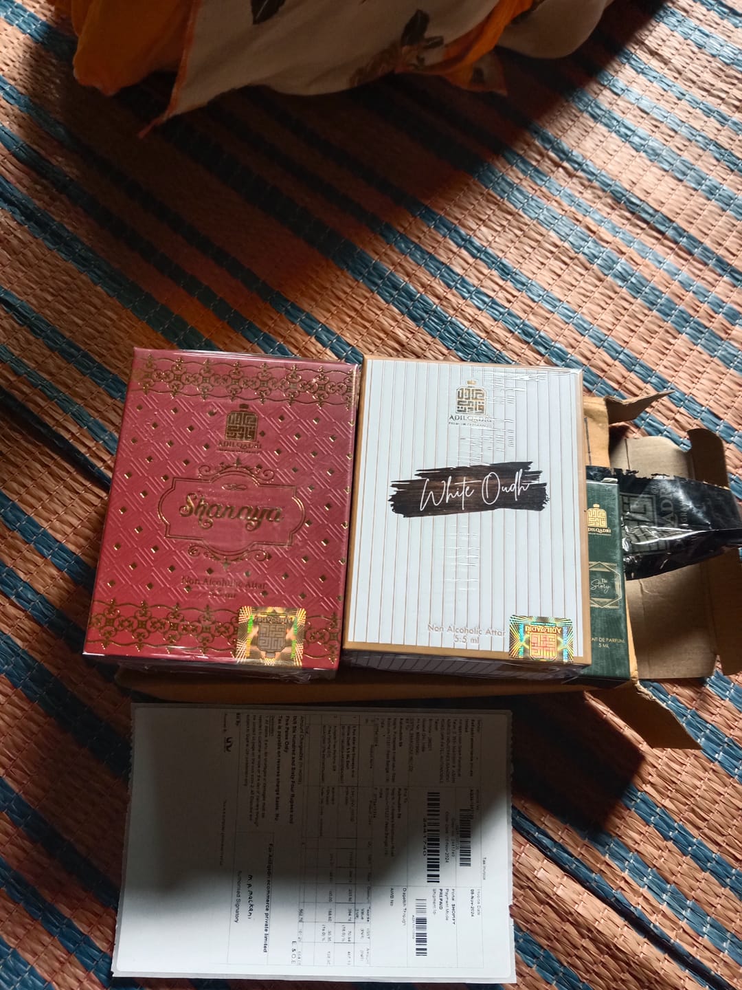 Customer photo review of 2 Pcs Attar Set Shanaya And White Oudh 5.5 Ml Each