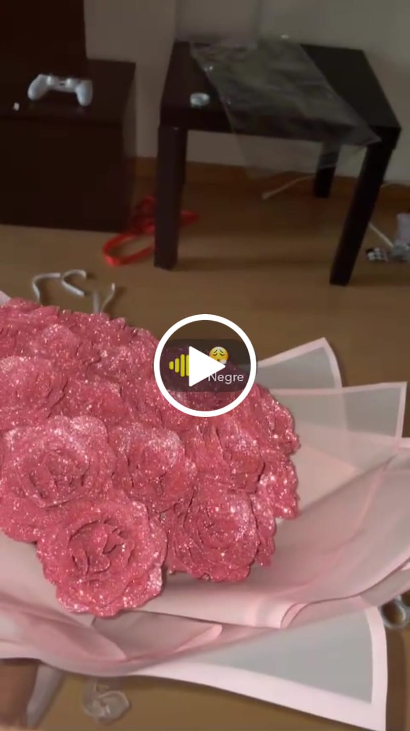 Customer video review of Glitter Rose Bouquet