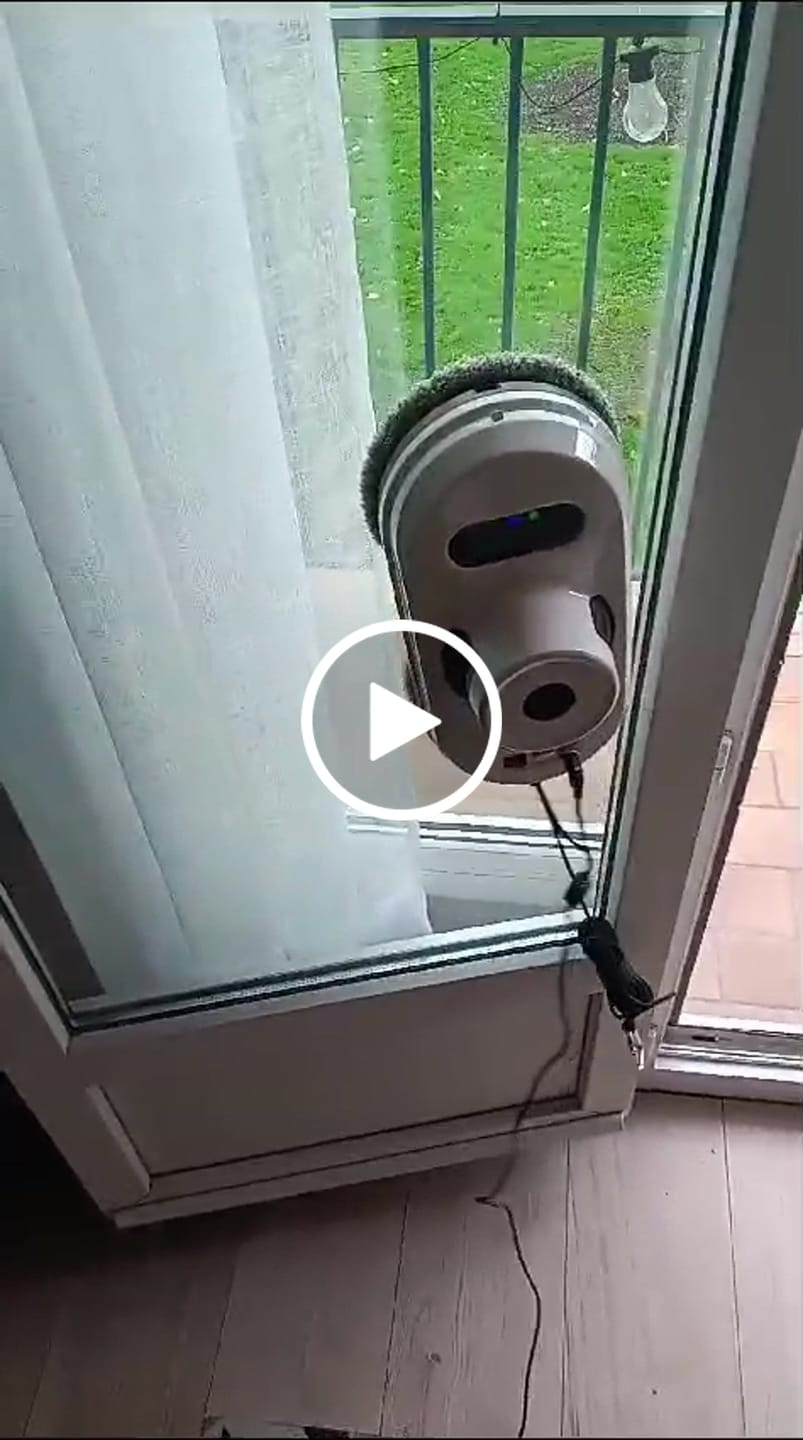 Customer video review of Robot Laveur de Vitre Intelligent - La solution ultime pour des vitres impeccables !