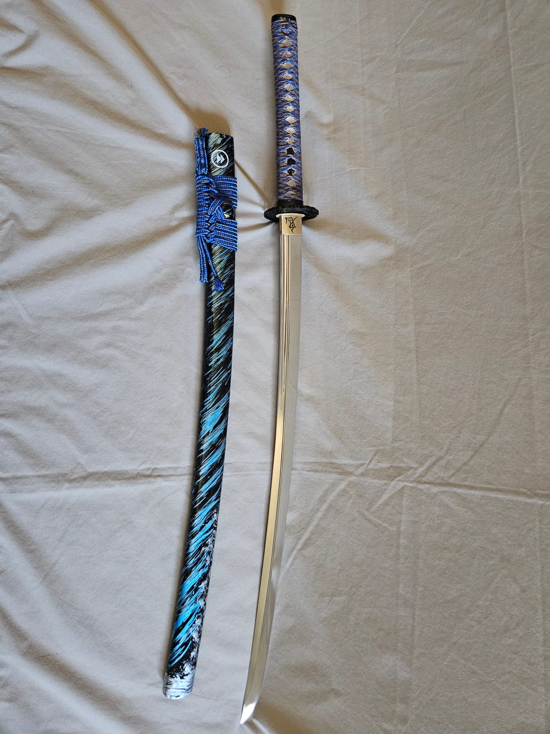 Customer photo review of The Doragon suparo Handmade Katana Extra Sharp Spring Steel Unokubi-Zukuri