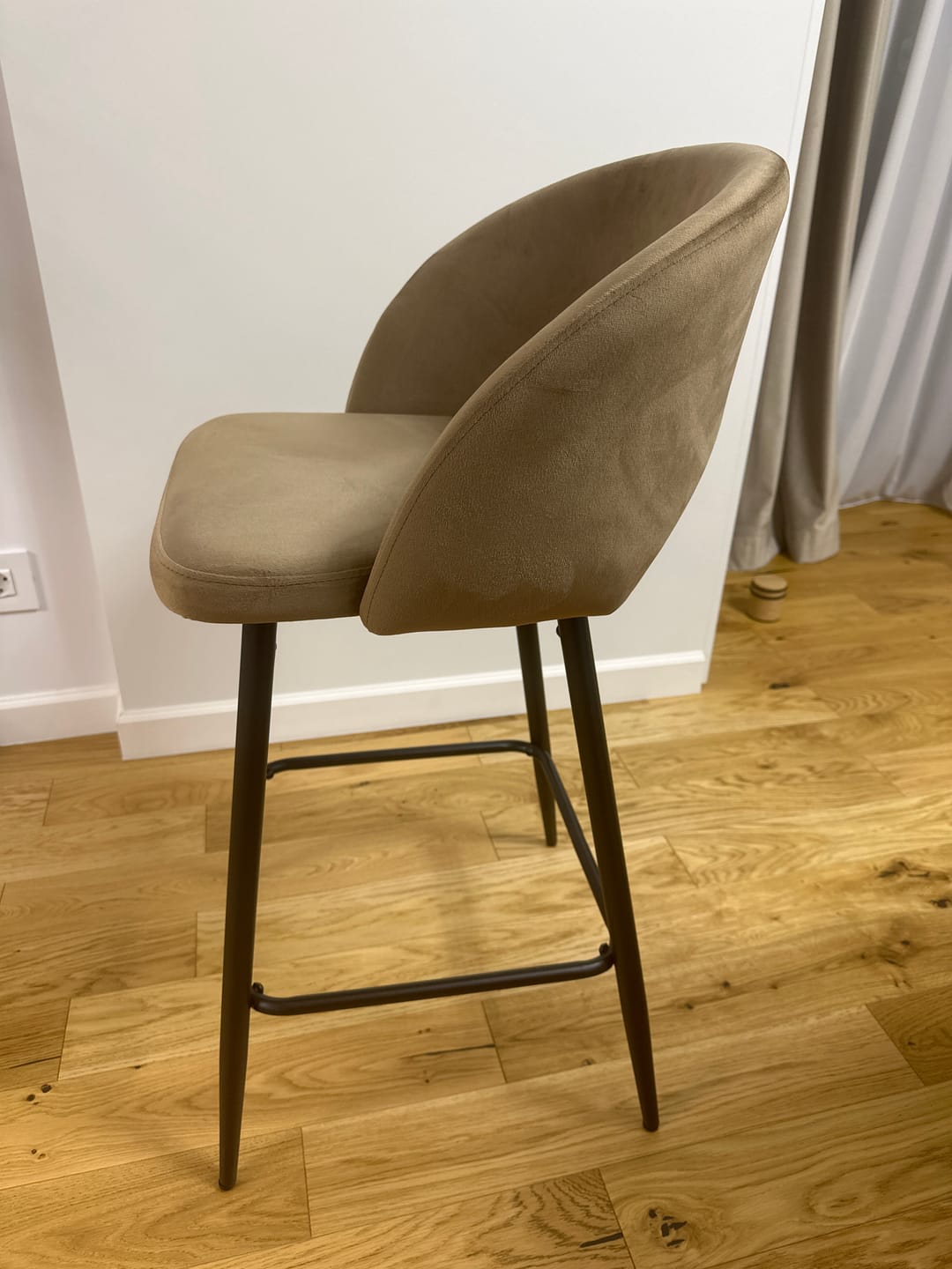 Customer photo review of Scaun bar H96, bej/negru, stofa catifelata/otel, 48x49x89 cm