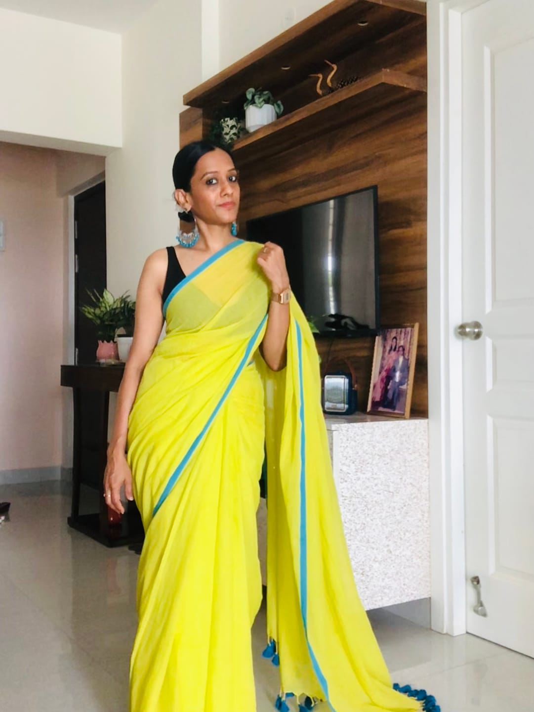 Customer photo review of Lime Green Mulmul Cotton Saree