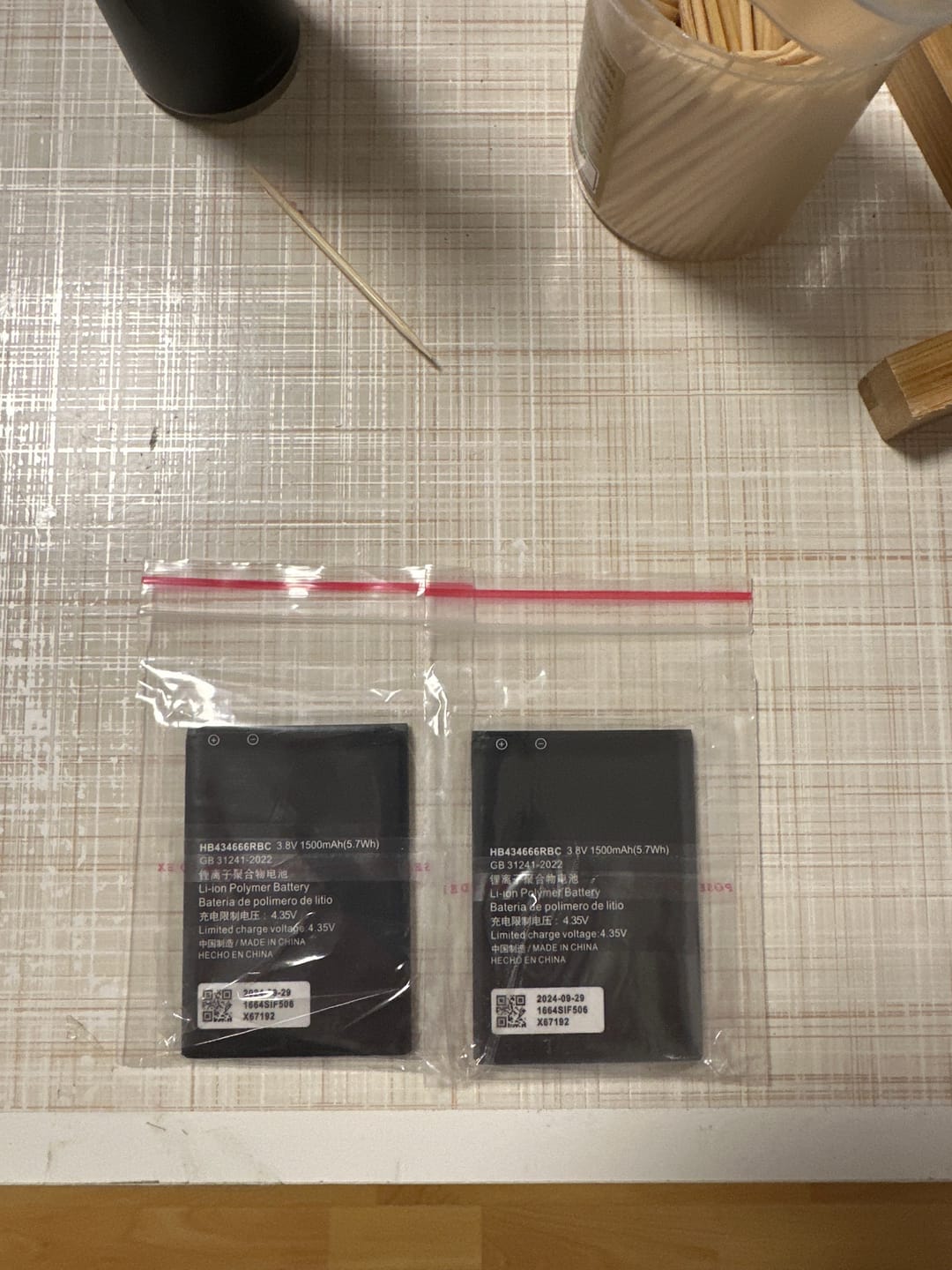 Customer photo review of HB434666RBC Handy Akku 1500mAh für Huawei Router E5573 E5573S E5573s-32 E5573s-320