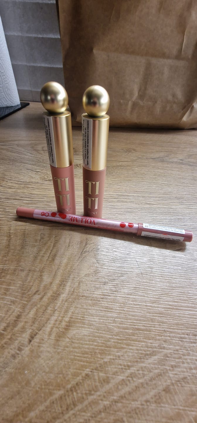 Customer photo review of Дълготраен хидратиращ Тинт за устни Tititint Vivienne Sabo