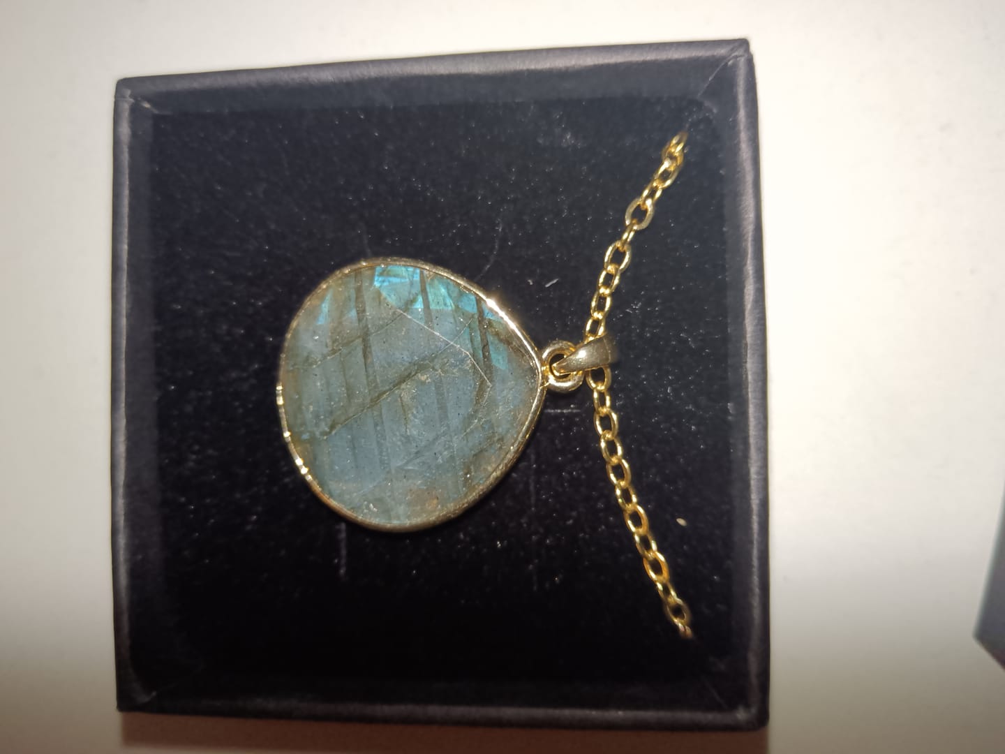 Customer photo review of Collier Labradorite Femme