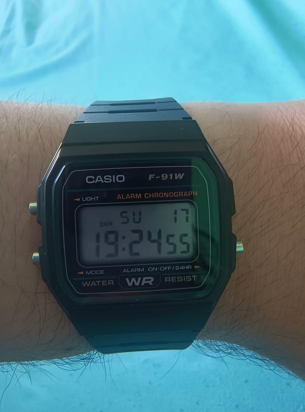 Customer photo review of Reloj Casio Vintage F-91W-3DG Clásico Líneas Verdes