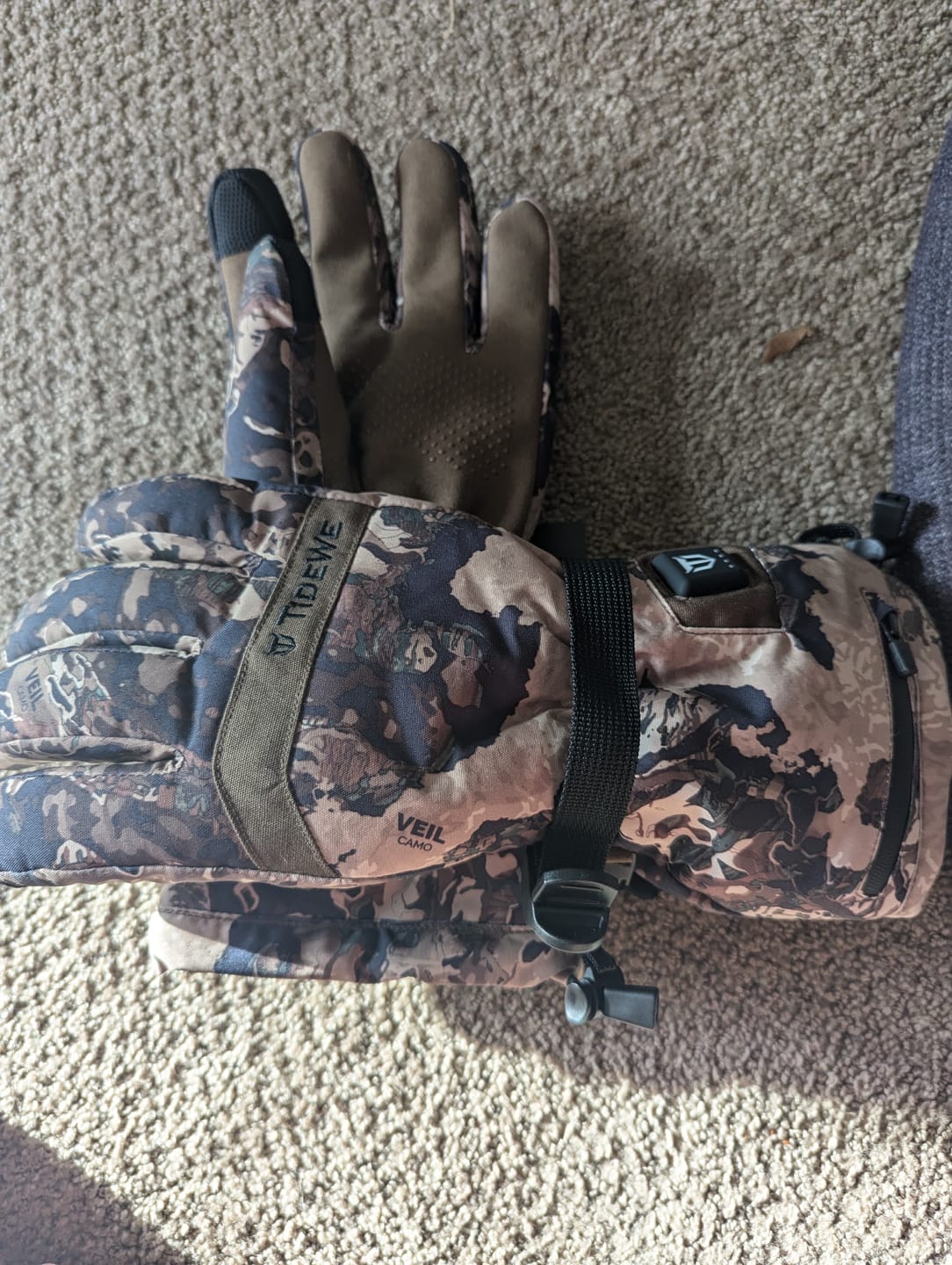 Customer photo review of Heated Insulated Hunting Gloves