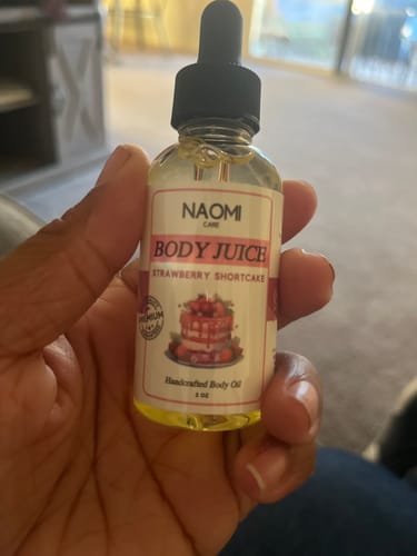 Customer photo review of BOGO Naomi Body Juice Oil
