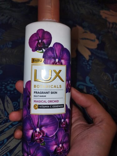 Customer photo review of Lux Magical Spell Body Wash 250ml