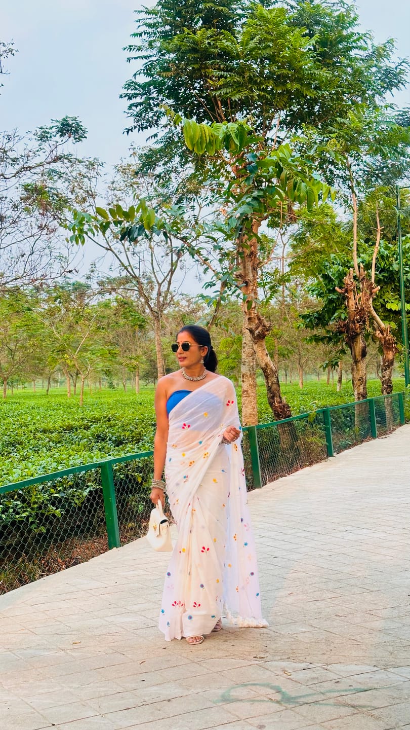 Customer photo review of White Embroidered Mulmul Cotton Saree