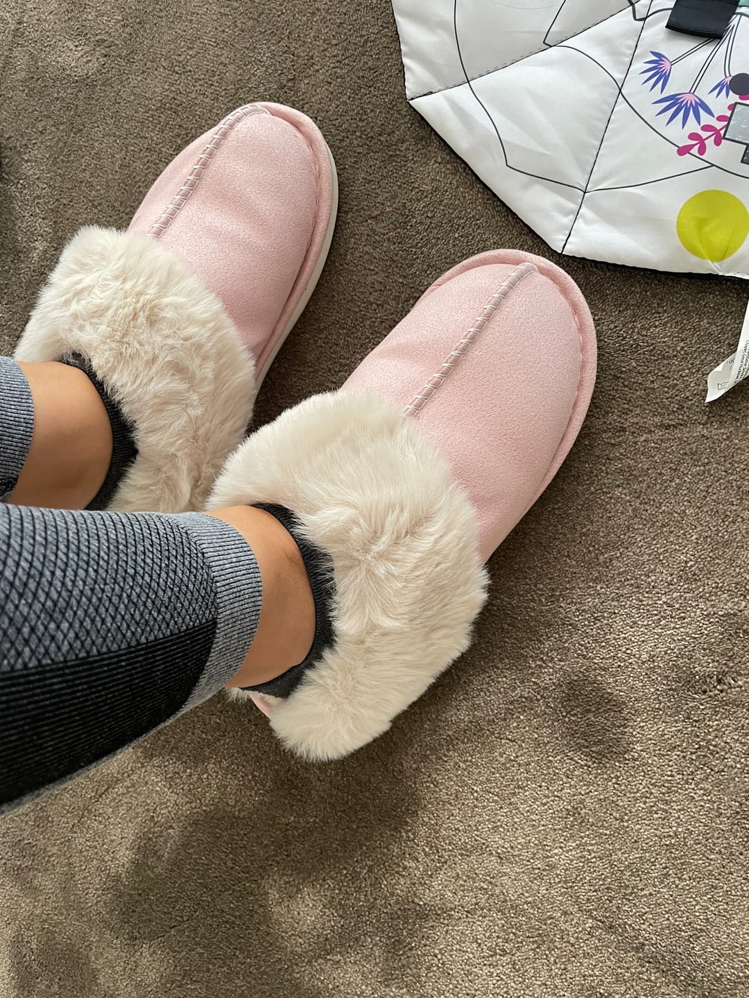 Customer photo review of Nordic Comfy Slippers