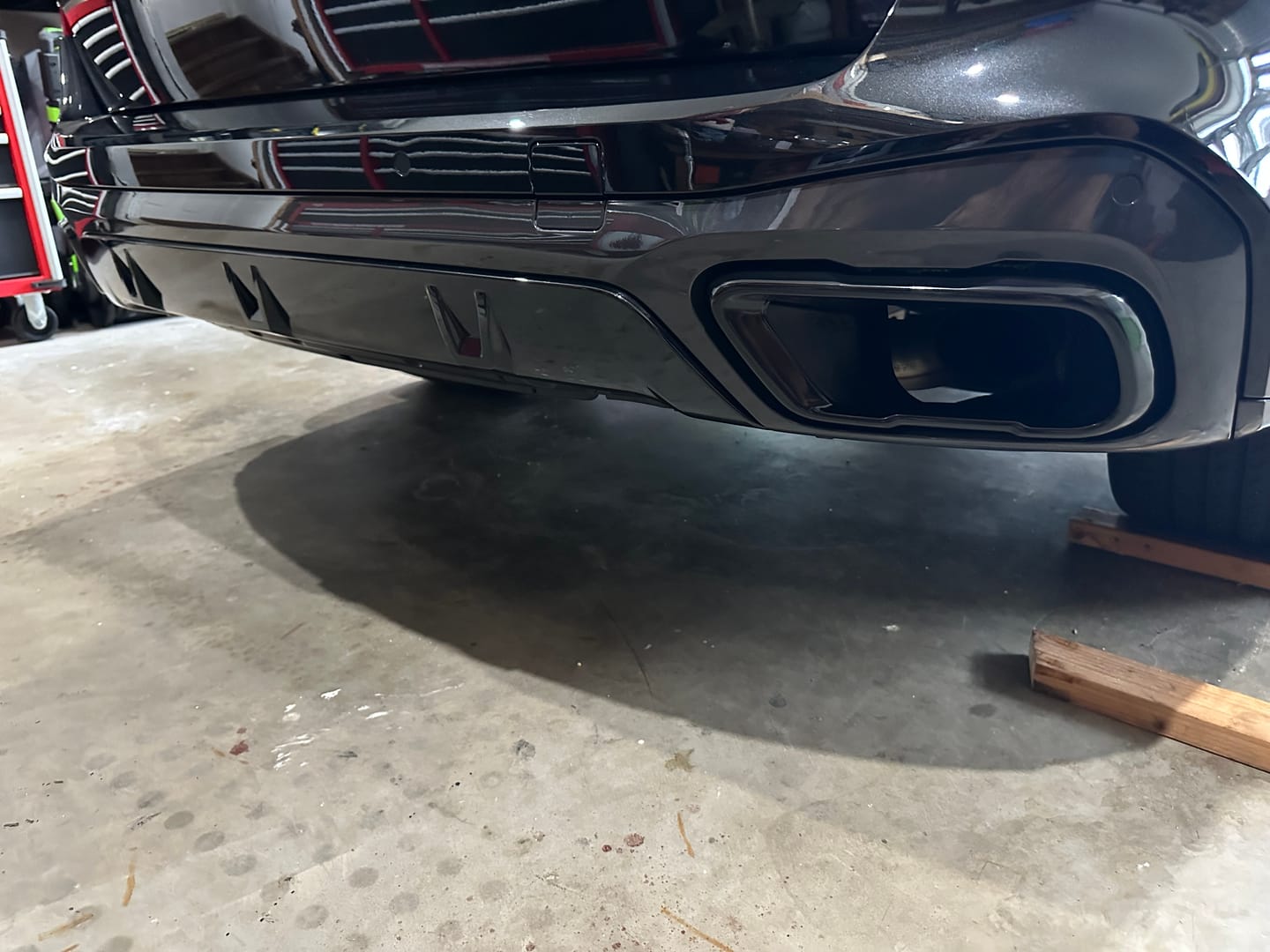 Customer photo review of Stainless Steel Gloss Black Out Exhaust Tips Cover Fit For BMW【X5 G05 X6 G06 X7 G07】2018-2024