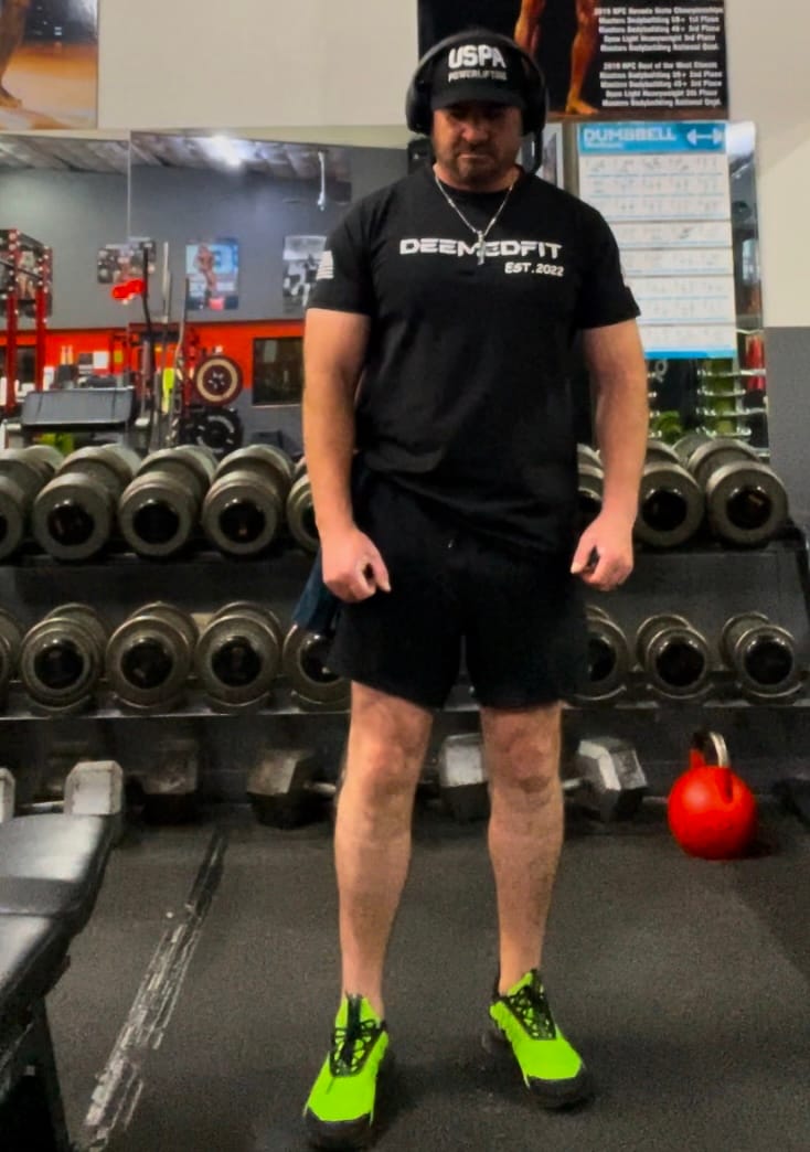 Customer photo review of Men's Gym Tee "Compellence"