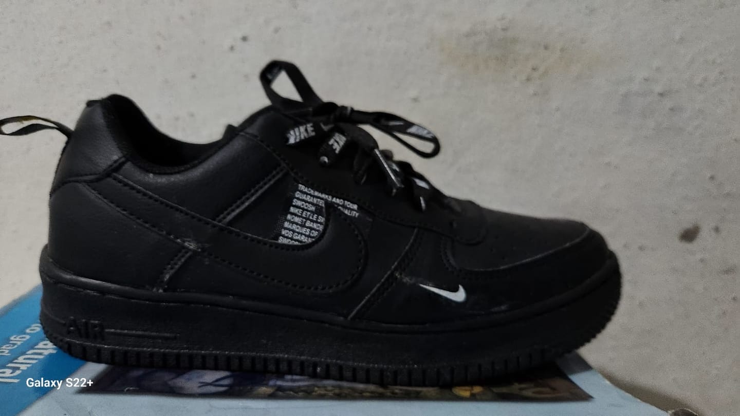 Customer photo review of Tenis 275 Negro Total