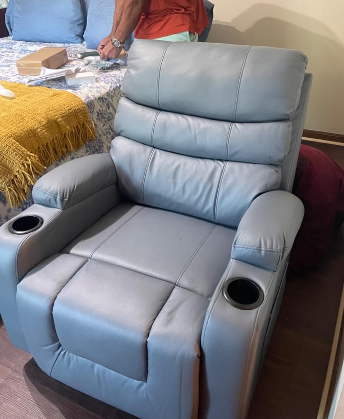 Customer photo review of Homrest Power Lift Recliner Chair with Massage & Heat, Cup Holders & USB Port, Blue