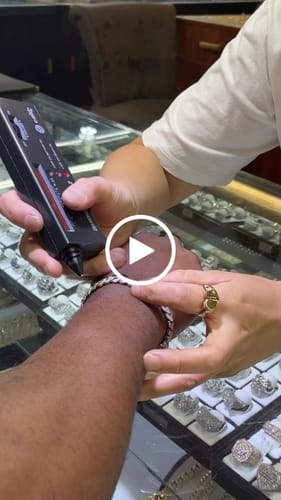 Customer video review of Moissanite Cuban Bracelet 14K Gold (ALL SIZES)
