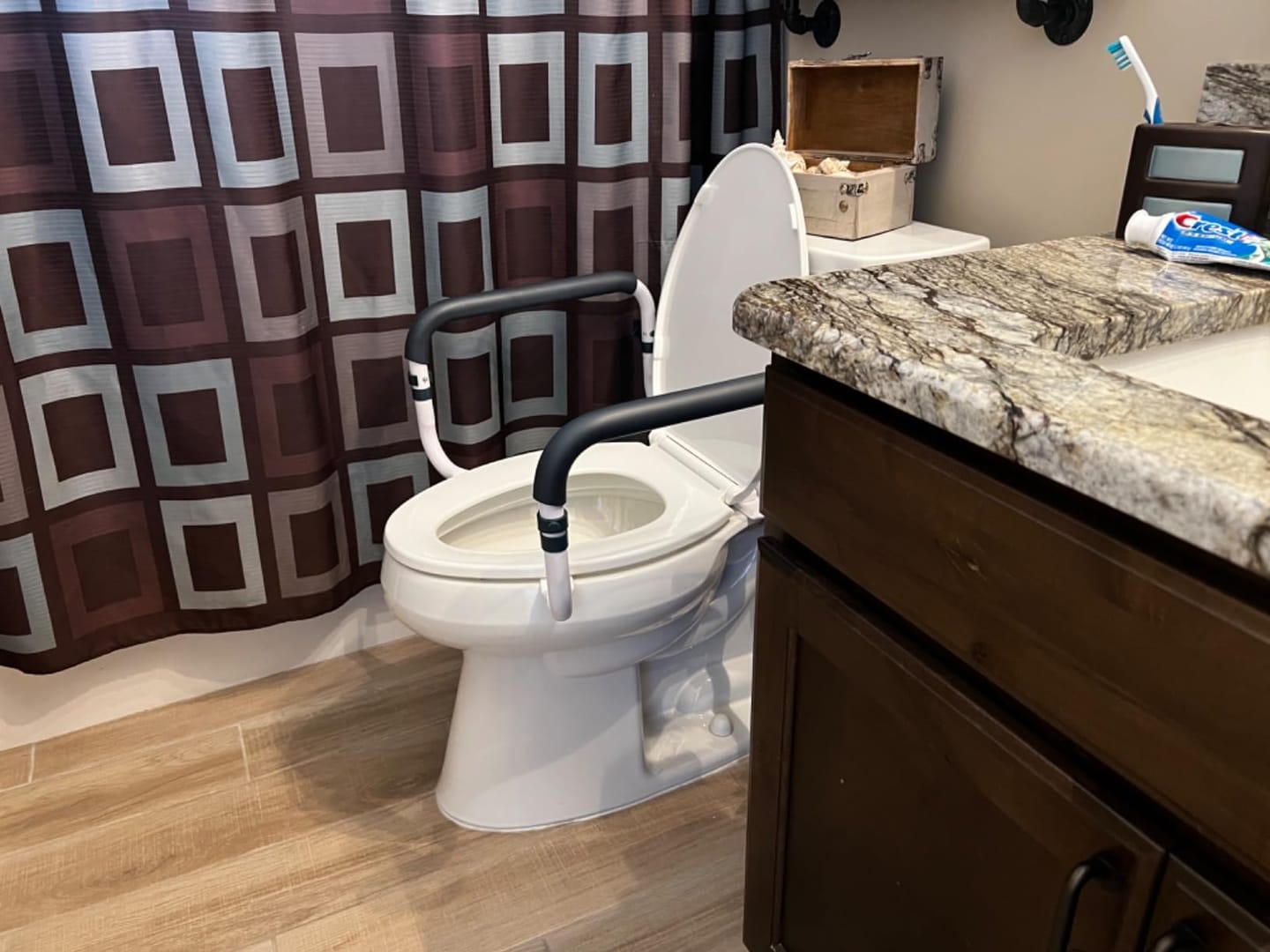 Customer photo review of Toilet Seat with Handles (250lb)