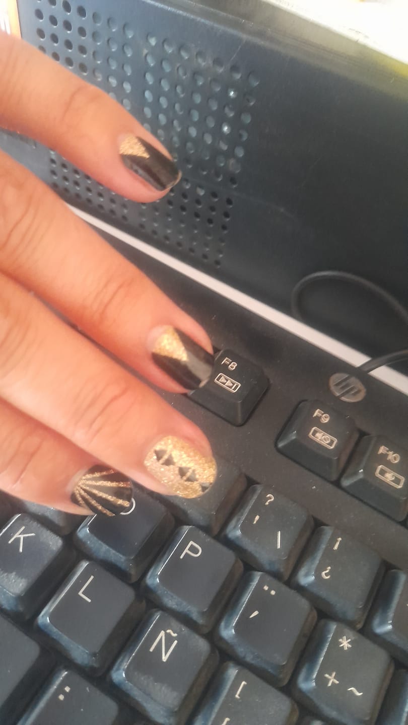 Customer photo review of Gold Obsidian | Stickers de Esmalte
