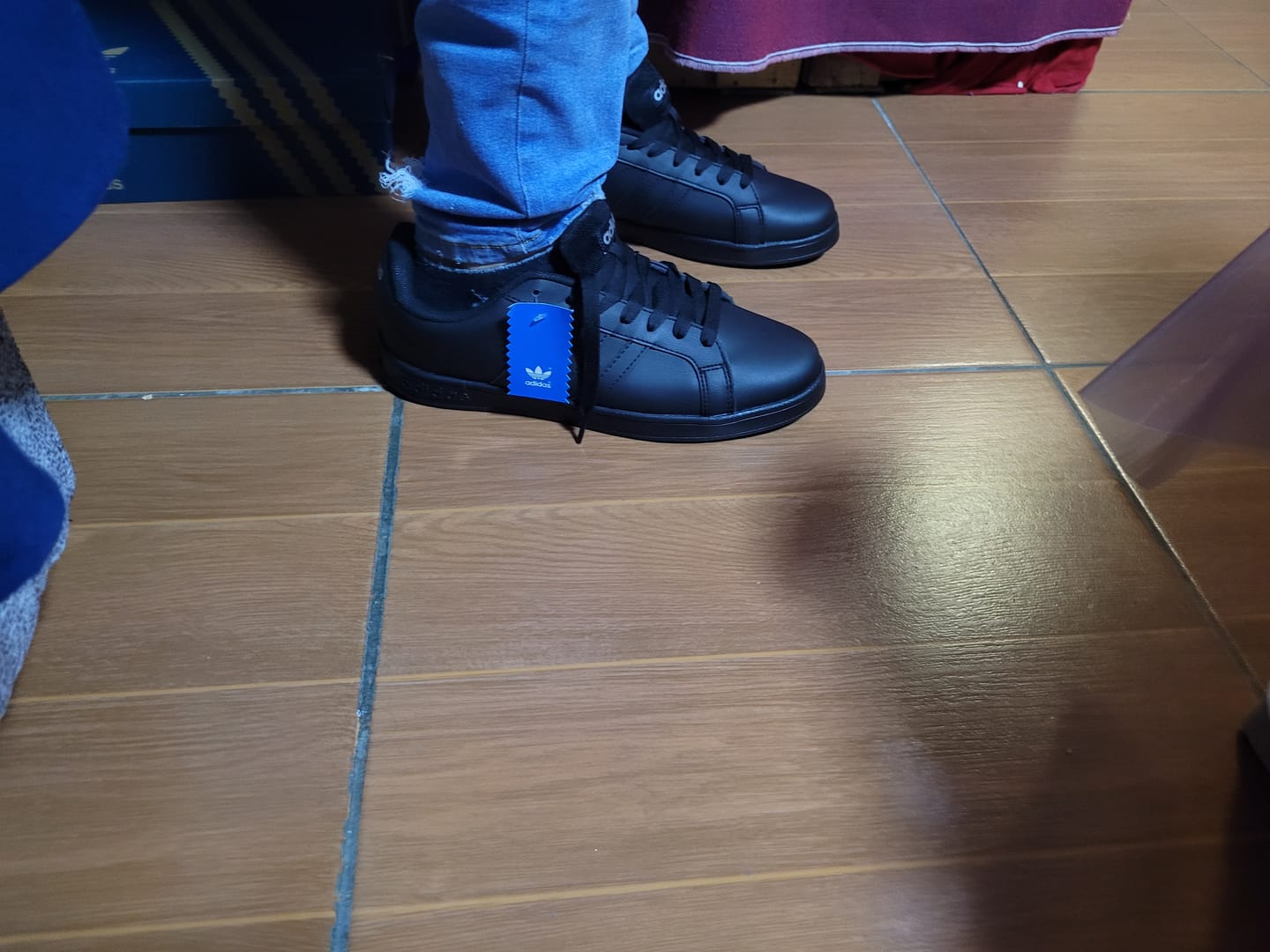 Customer photo review of Tenis 275 Negro Total