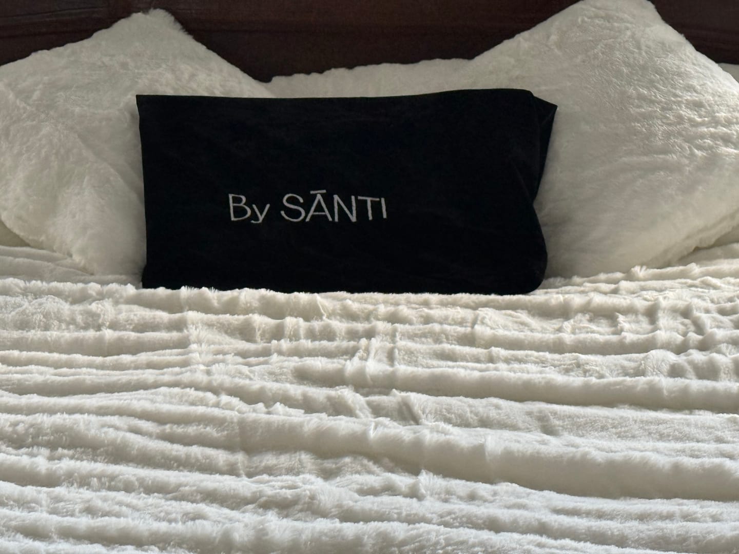 Customer photo review of CYRA Long Velvet Bedding Set